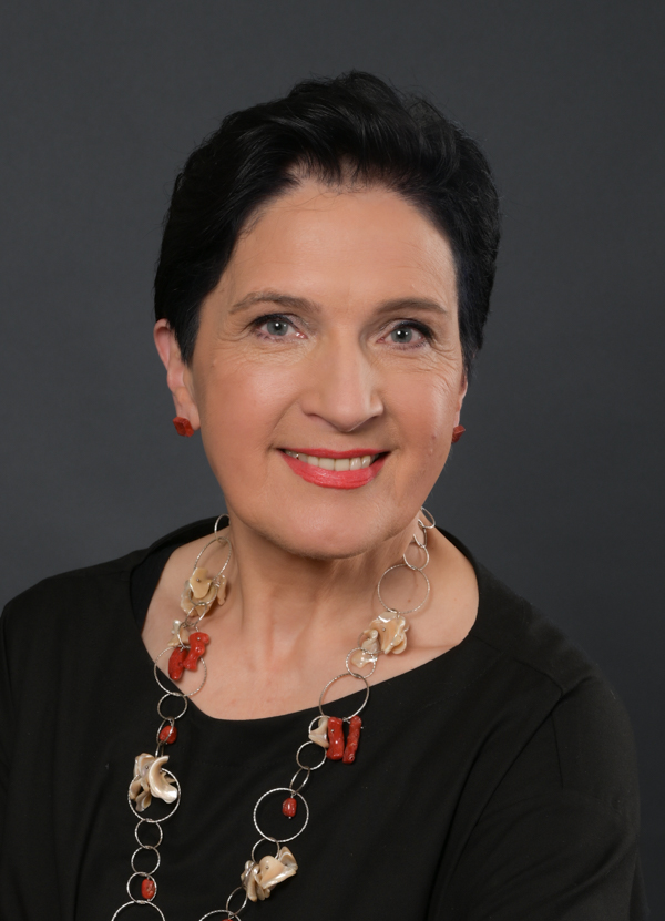 Frau Lisa Hermann